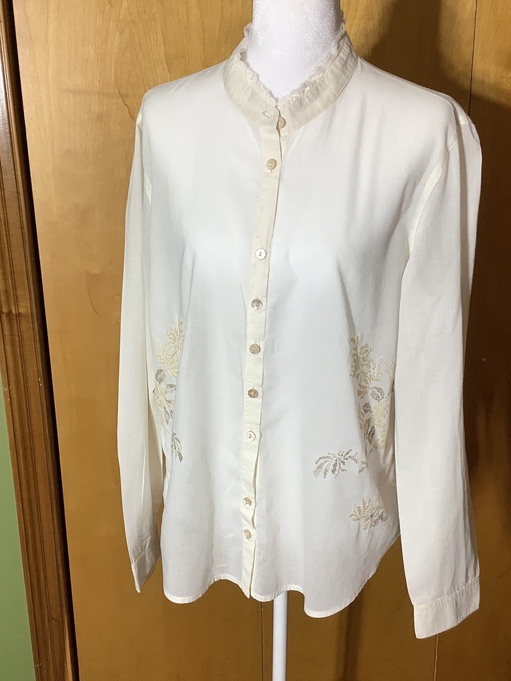J. Jill cream embroidered cross-stitch embellished shirt, size medium
